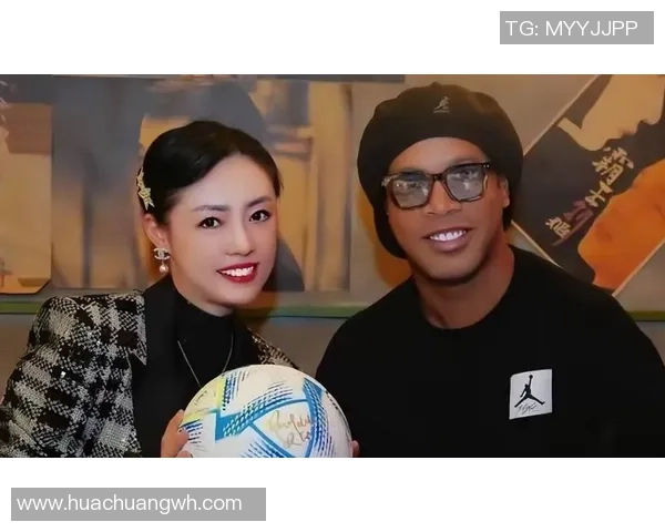 足球明星意外被热情粉丝亲吻现场反应引发热议与关注